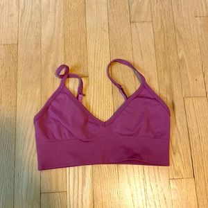 Pink lulu lemon sports bra